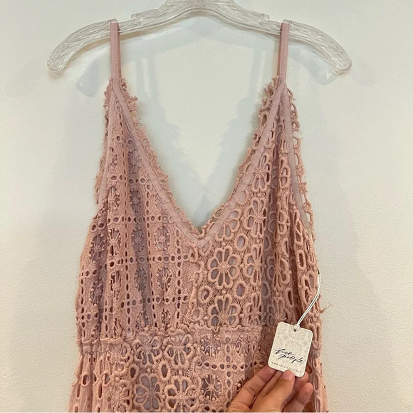 Free People Yesenia Light Pink Floral Lace V Neck Wide Leg Boho Jumpsuit M NWT - Picture 4 of 8